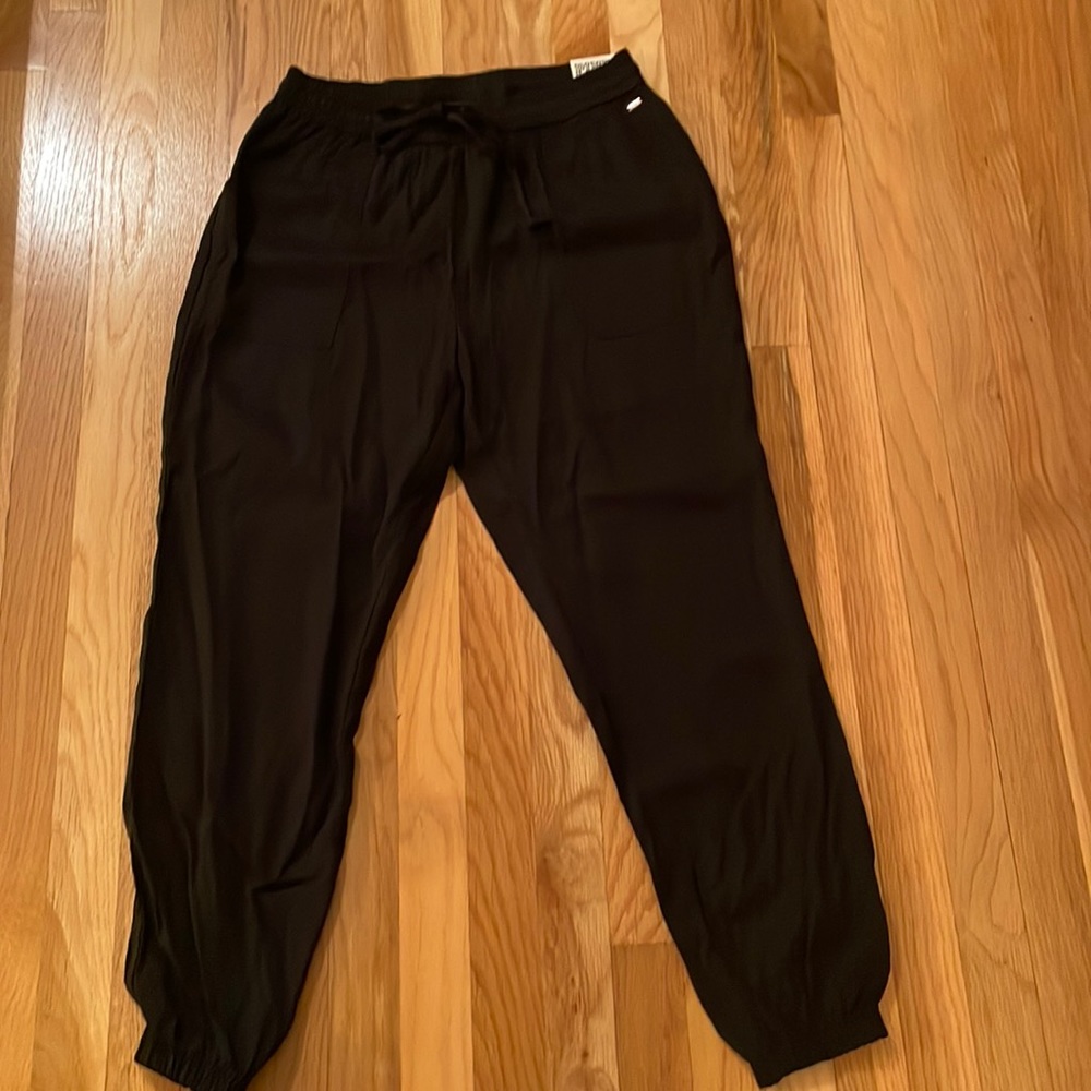 🆕 VS PINK Lightweight Black Easy Jogger Sz. Medium